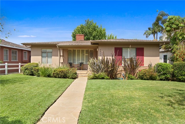 Detail Gallery Image 2 of 34 For 3853 Cedar Ave, Long Beach,  CA 90807 - 2 Beds | 2 Baths