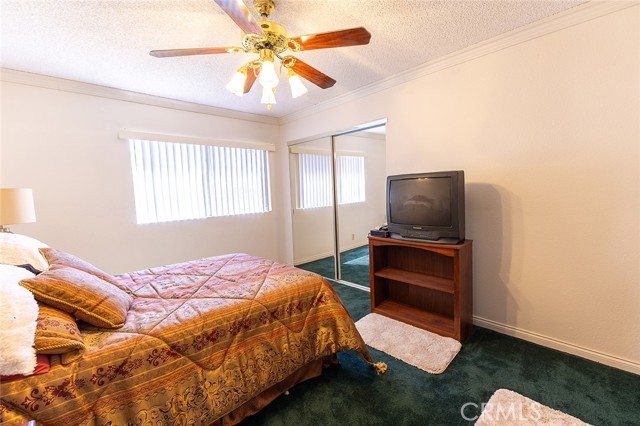 11465 Fox Hollow Lane, Pacoima CA: https://media.crmls.org/medias/32b552aa-74d8-44ff-b1c1-cde31136aca5.jpg