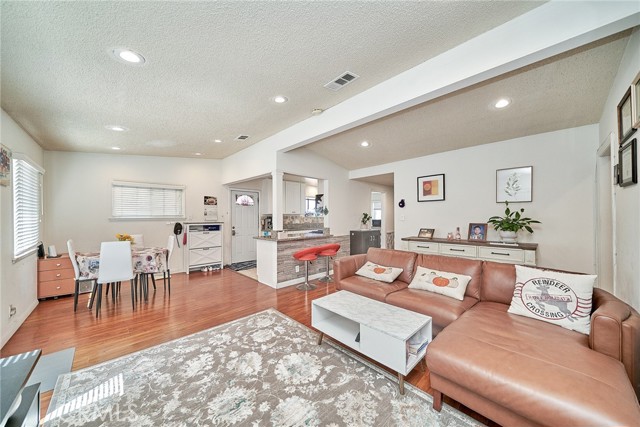Detail Gallery Image 11 of 41 For 20017 Bernist Ave, Torrance,  CA 90503 - 3 Beds | 1 Baths