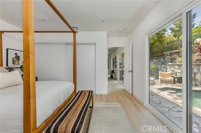 Detail Gallery Image 14 of 21 For 4057 Woodcliff Rd, Sherman Oaks,  CA 91403 - 3 Beds | 2/1 Baths