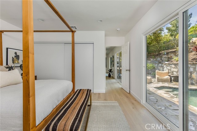 Detail Gallery Image 14 of 21 For 4057 Woodcliff Rd, Sherman Oaks,  CA 91403 - 3 Beds | 2/1 Baths