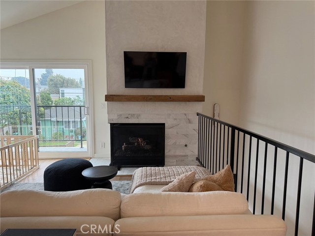 Detail Gallery Image 4 of 38 For 1401 12th #B,  Manhattan Beach,  CA 90266 - 3 Beds | 2 Baths