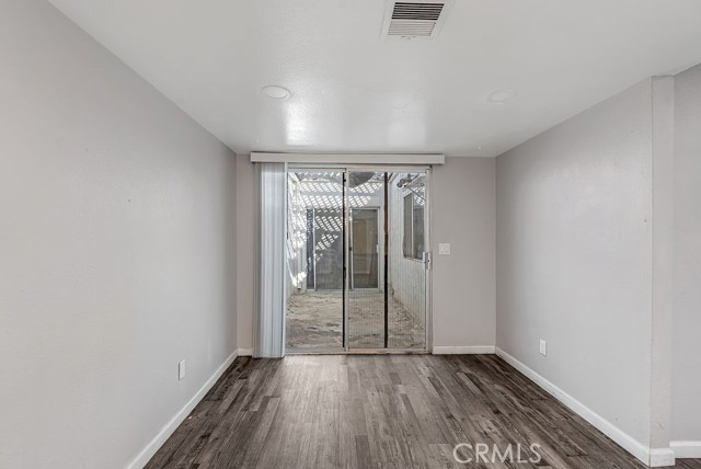 Detail Gallery Image 10 of 22 For 16465 Green Tree, Victorville,  CA 92395 - 2 Beds | 2 Baths