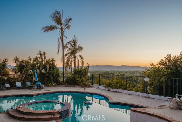 5266 Bluff Street, Norco CA: https://media.crmls.org/medias/32bacd98-75a9-49c3-b8d3-6c45b5d97a3d.jpg