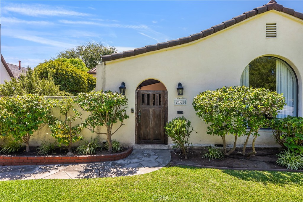 2160 Loma Vista Street