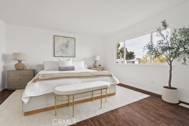 Detail Gallery Image 21 of 61 For 5160 Medina Rd, Woodland Hills,  CA 91364 - 3 Beds | 2/1 Baths