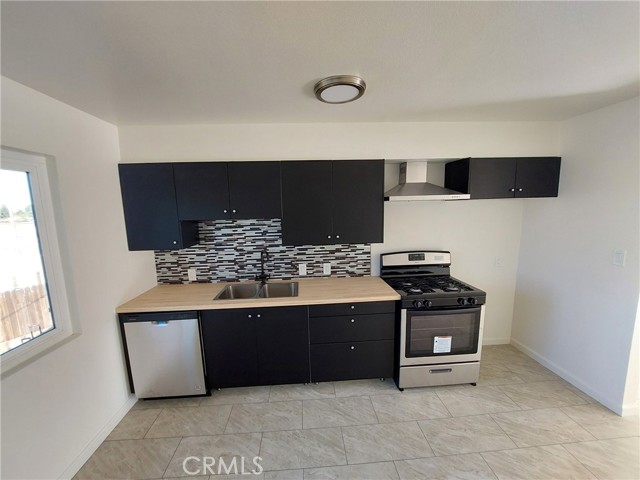 Detail Gallery Image 2 of 9 For 136 W Saginaw Way #203,  Fresno,  CA 93705 - 2 Beds | 1 Baths