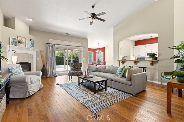 3049 Coach Lite Drive, Chico CA: https://media.crmls.org/medias/32bbb0d0-47c9-4ceb-a30b-b6f6be9d51fd.jpg