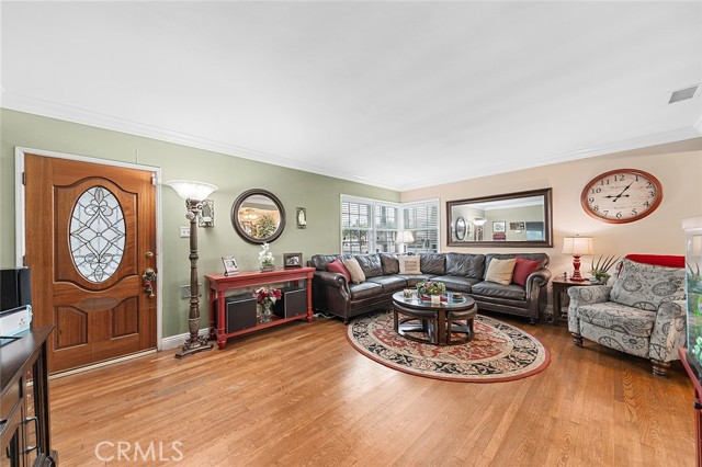 4303 E De Ora Way, Long Beach CA: https://media.crmls.org/medias/32bc239b-d0e0-4918-b698-f7d5bab15600.jpg