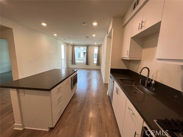 2404 Nolita, Irvine CA: https://media.crmls.org/medias/32bde591-d5df-4a45-81ea-13dfcb7dd28e.jpg