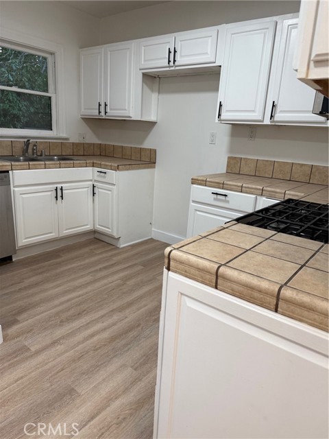 Detail Gallery Image 3 of 9 For 17724 Los Alimos, Granada Hills,  CA 91344 - 2 Beds | 1 Baths