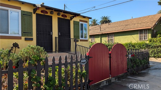 Detail Gallery Image 1 of 7 For 1526 E 9th St, Long Beach,  CA 90813 - 1 Beds | 1 Baths