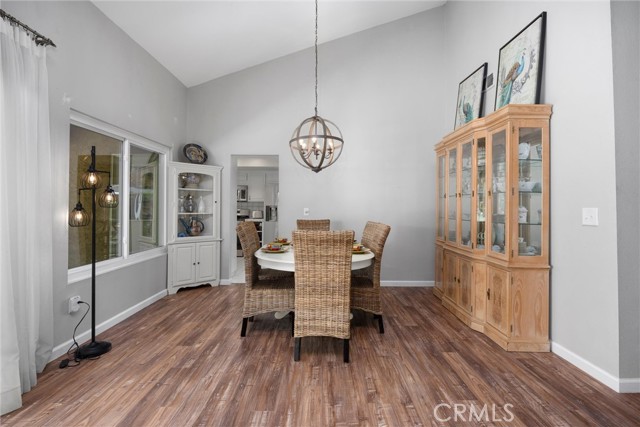 5904 Medio Luna Avenue, Bakersfield CA: https://media.crmls.org/medias/32bf324f-3767-4500-b23b-1bae7e75b358.jpg