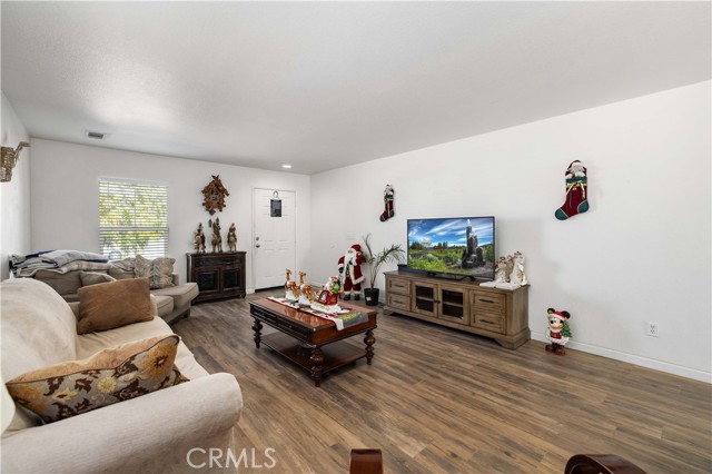 1810 E Jenner Street, Lancaster CA: https://media.crmls.org/medias/32bf9584-0cab-48e2-ab1b-4e974105c665.jpg