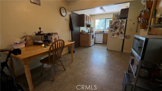 25248 Robinson Road, Willits CA: https://media.crmls.org/medias/32bfbd4c-58b2-4e32-a26e-2a2cb5a00dda.jpg