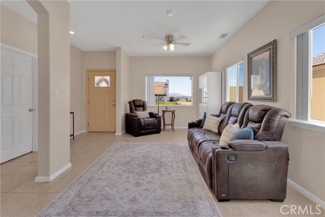 13320 Alta Vista Drive, Victorville CA: https://media.crmls.org/medias/32bfe62f-7b9b-486b-af9d-e6731a70a069.jpg