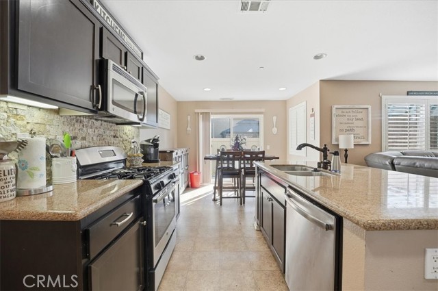 Detail Gallery Image 10 of 43 For 1411 Chinaberry, Beaumont,  CA 92223 - 4 Beds | 3 Baths