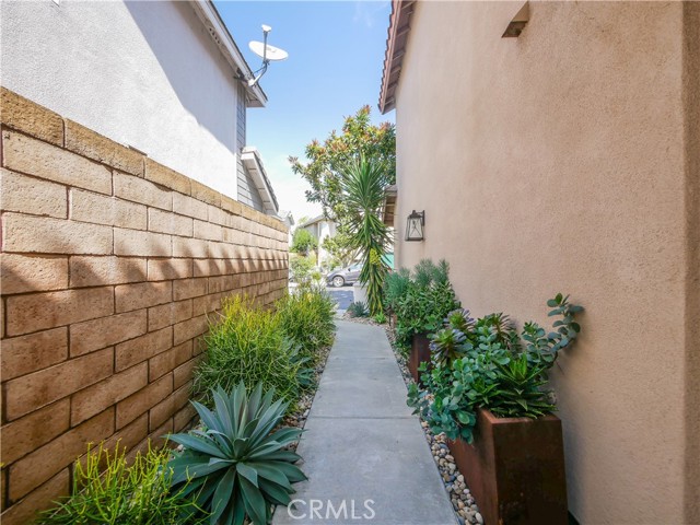 Detail Gallery Image 7 of 34 For 1064 Moreno Way, Placentia,  CA 92870 - 3 Beds | 2/1 Baths