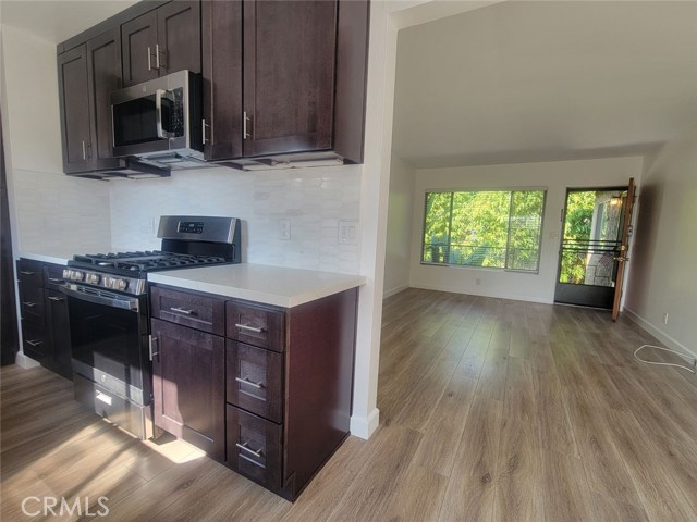 Detail Gallery Image 2 of 8 For 241 Newport #5,  Long Beach,  CA 90803 - 1 Beds | 1 Baths