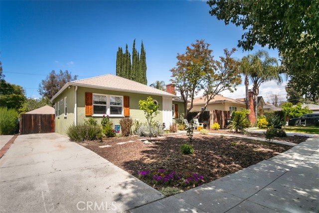 22027 Buena Ventura St, Woodland Hills, CA 91364