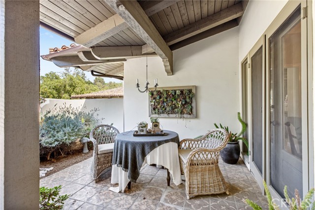 4 Golden Meadow Lane, Fallbrook CA: https://media.crmls.org/medias/32c26521-0e36-43be-8a43-e517302b0efe.jpg