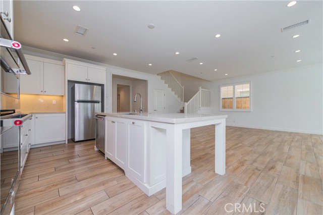 111 Omar, Irvine CA: https://media.crmls.org/medias/32c3132c-9545-4fb3-bb36-319053f71c57.jpg