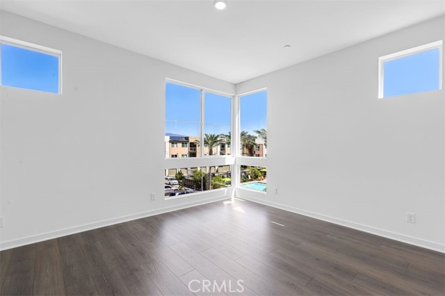 Detail Gallery Image 12 of 22 For 980 N Tangent Privado #305,  Ontario,  CA 91764 - 3 Beds | 2 Baths