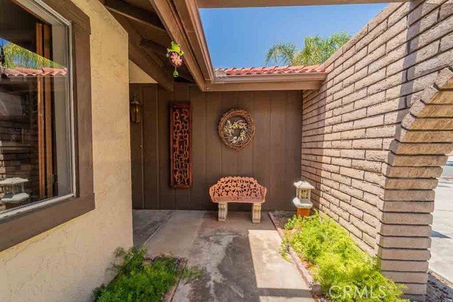 Detail Gallery Image 4 of 43 For 2085 Flame Tree Way, Hemet,  CA 92545 - 2 Beds | 2 Baths