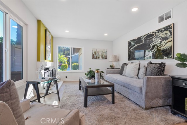 Detail Gallery Image 4 of 38 For 1736 E Oakridge, West Covina,  CA 91792 - 3 Beds | 2/1 Baths