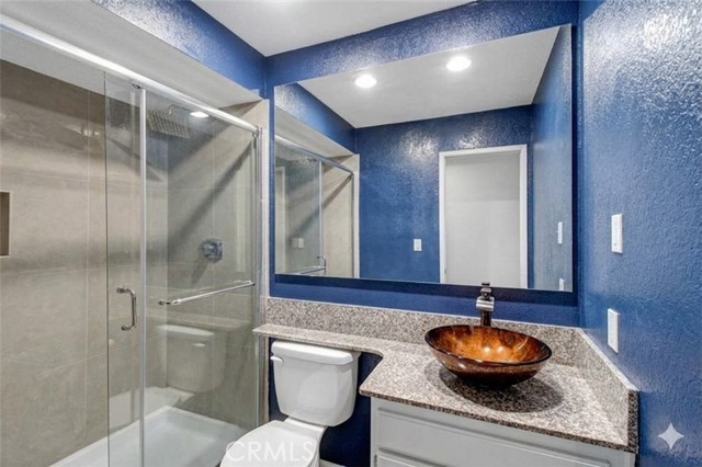 Detail Gallery Image 6 of 13 For 7800 Topanga Canyon #204,  Canoga Park,  CA 91304 - 2 Beds | 2 Baths