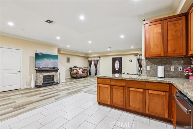 Detail Gallery Image 6 of 34 For 204 E 121st, Los Angeles,  CA 90061 - 5 Beds | 4 Baths