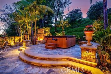 https://media.crmls.org/medias/32c743e1-090f-448d-83c7-88c0f803fa5e.jpg?preset=X-Large