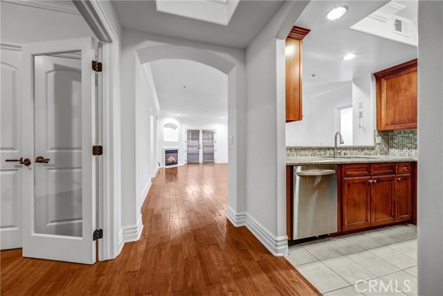 12026 Hoffman Street, Studio City CA: https://media.crmls.org/medias/32c7ca39-055a-468a-95d1-5e6fbabdea07.jpg