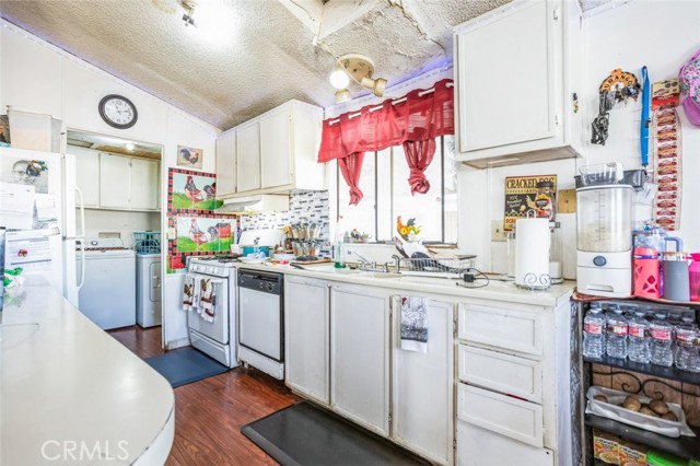 Detail Gallery Image 11 of 23 For 3300 15th St #230,  Rosamond,  CA 93560 - 3 Beds | 2 Baths