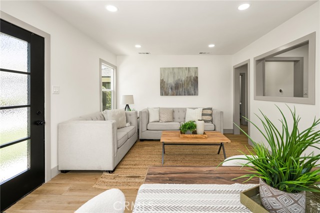 2510 Termino Avenue, Long Beach CA: https://media.crmls.org/medias/32c99d0c-4243-4e2b-9d05-367d0ffe76ac.jpg