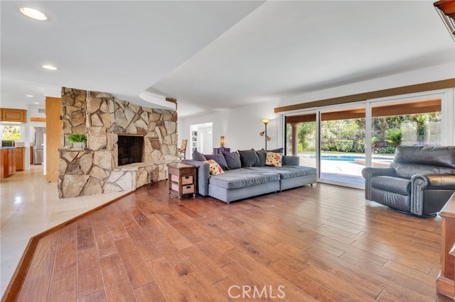 Image 3 of 61 For 4 Silverleaf