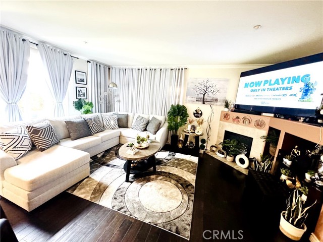 9173 Burnet Avenue, North Hills CA: https://media.crmls.org/medias/32ca2e90-ff86-4f13-9fbd-01cd472d41e0.jpg