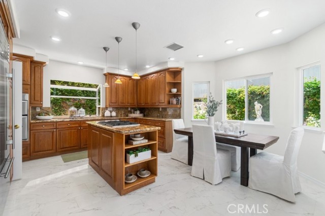 Detail Gallery Image 12 of 48 For 2562 Woodbury Dr, Torrance,  CA 90503 - 3 Beds | 2/1 Baths