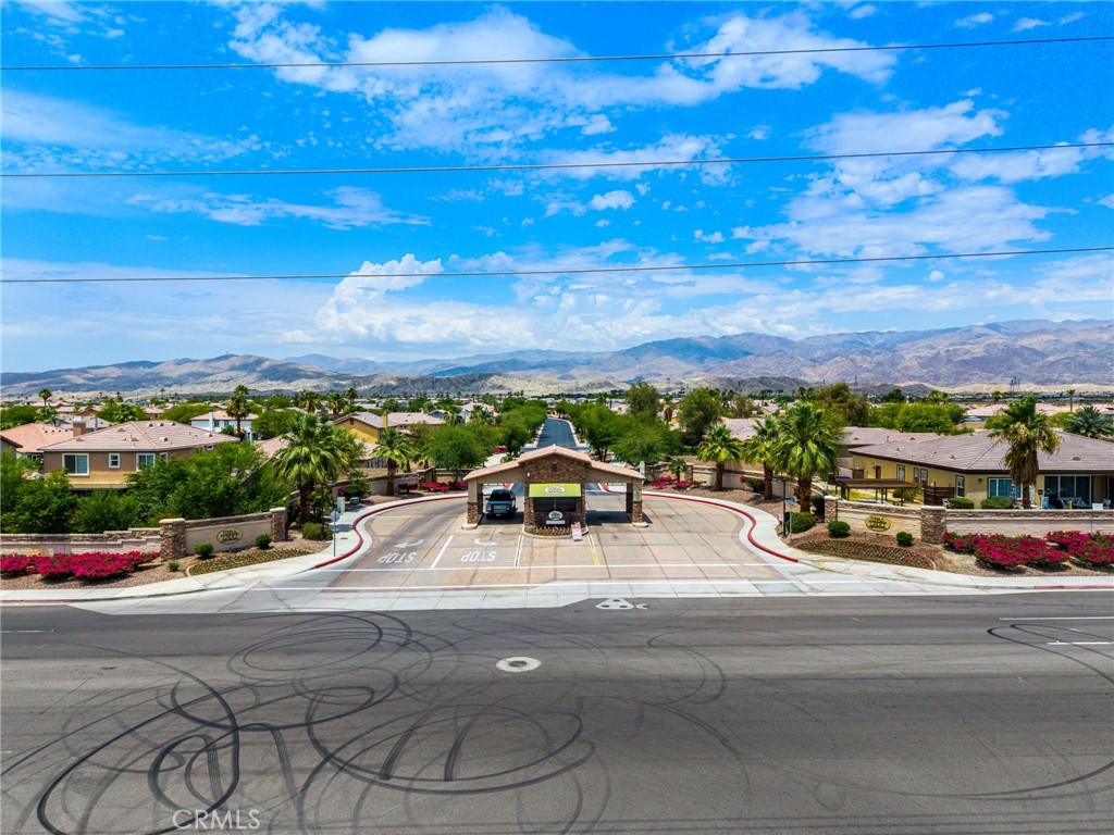 https://media.crmls.org/medias/32cba4cd-717a-4dae-8d00-2bb0326a1dc8.jpg?preset=X-Large