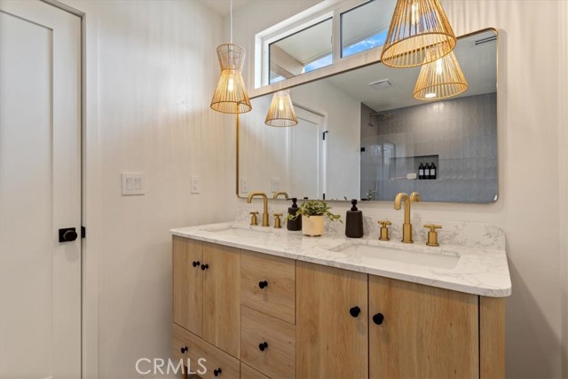 Detail Gallery Image 28 of 52 For 23755 Clarendon, Woodland Hills,  CA 91367 - 4 Beds | 3 Baths