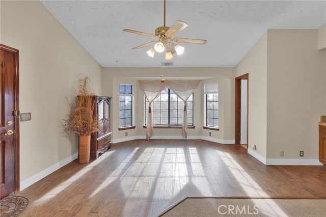 Detail Gallery Image 11 of 65 For 13889 Olathe Rd, Apple Valley,  CA 92307 - 5 Beds | 2/1 Baths