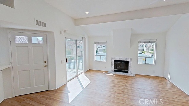 Detail Gallery Image 4 of 27 For 137 Corsica Dr, Newport Beach,  CA 92660 - 2 Beds | 1 Baths