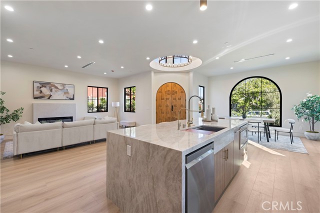 Detail Gallery Image 6 of 73 For 4026 Garden Ave, Los Angeles,  CA 90039 - 5 Beds | 4/2 Baths