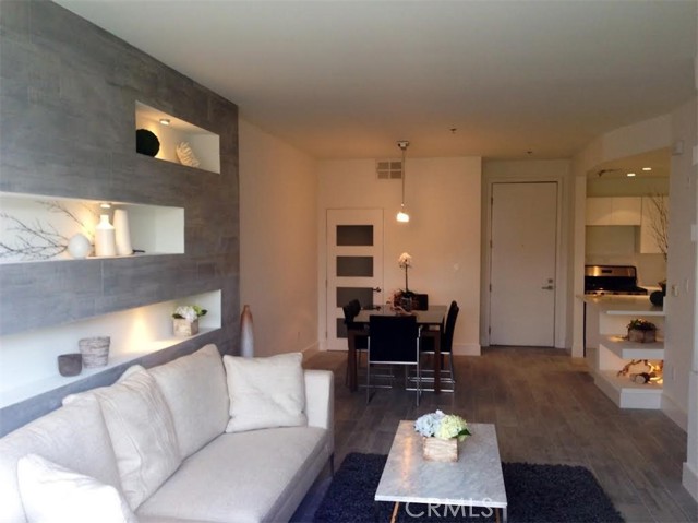 8811 Burton Way # 209, Los Angeles, California 90048, 1 Bedroom Bedrooms, ,1 BathroomBathrooms,Residential Lease,For Rent,8811 Burton Way # 209,CRSR24158270
