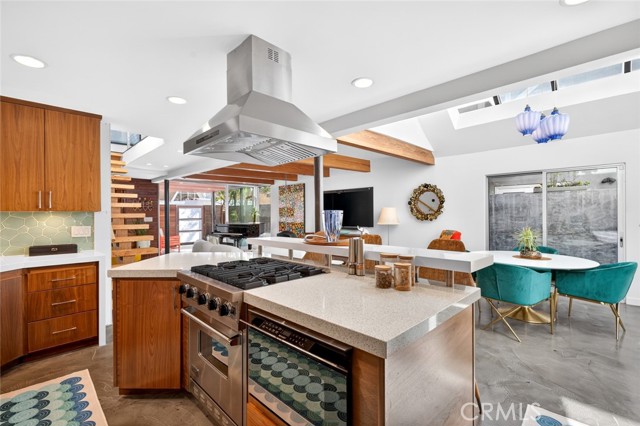 Detail Gallery Image 18 of 62 For 219 Colton, Newport Beach,  CA 92663 - 4 Beds | 3 Baths