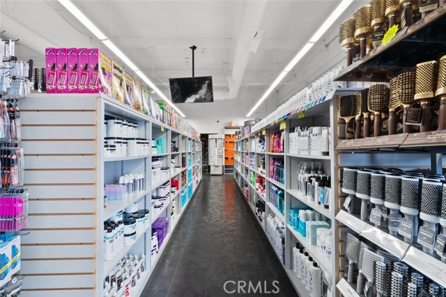 0, North Hollywood CA: https://media.crmls.org/medias/32cdacbf-dae2-4754-a5b8-f254eafeccf3.jpg