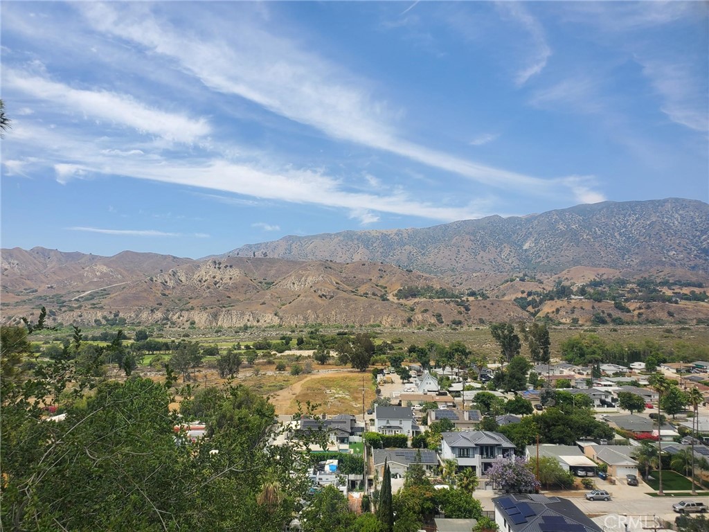 https://media.crmls.org/medias/32cdce30-cfb6-4f75-acdd-15faea420c0b.jpg?preset=X-Large