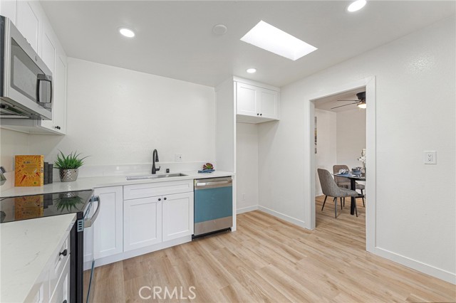 Detail Gallery Image 8 of 21 For 125 N Allen, Pasadena,  CA 91106 - 2 Beds | 2 Baths