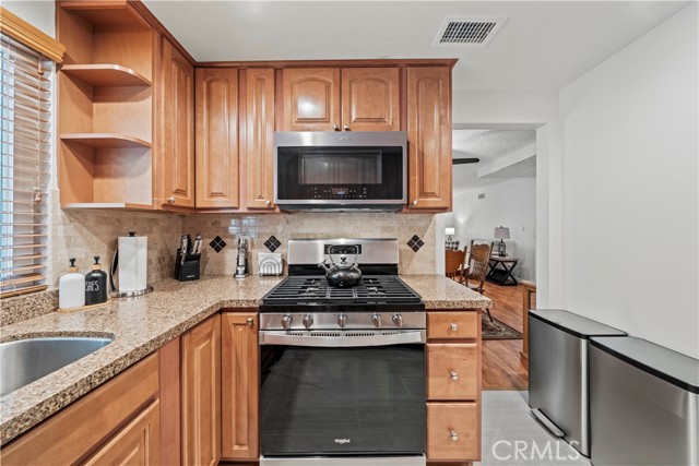 Detail Gallery Image 4 of 61 For 19439 Oak Crossing Rd, Newhall,  CA 91321 - 2 Beds | 2 Baths