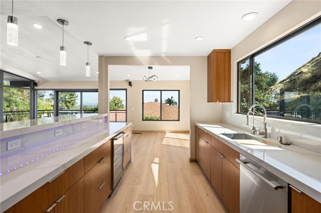 325 N Madison Avenue, Monrovia CA: https://media.crmls.org/medias/32ce673c-9657-42ed-a51d-13f831818aad.jpg